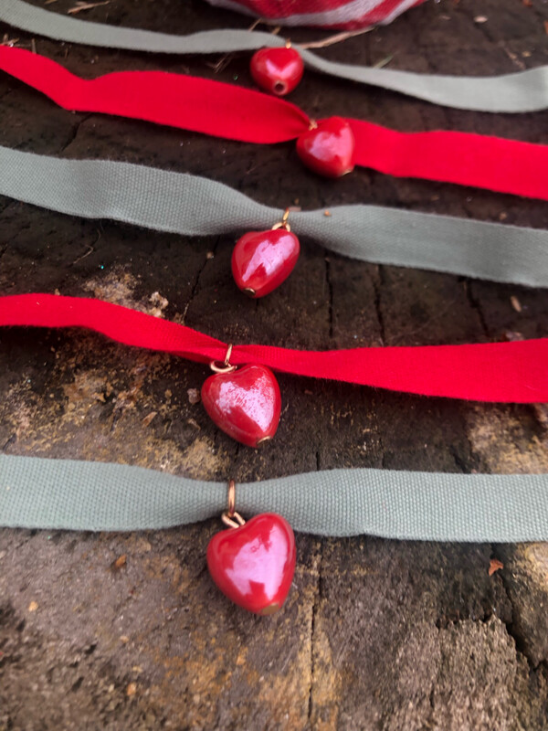 Braccialetto cuoricino rosso in ceramica
