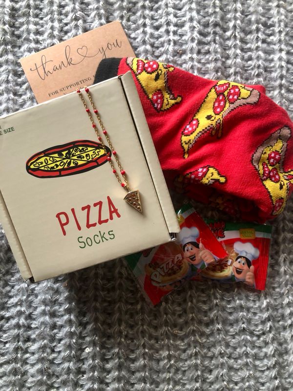 Box pizza 🍕 (collana e calze )