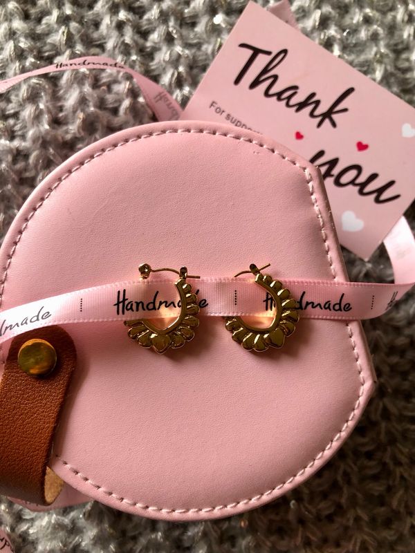 Orecchini ovali cuoricino