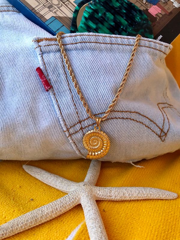 Collana Shell God