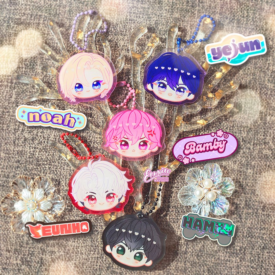 PLAVE tinted charm w/ ballchain and name sticker