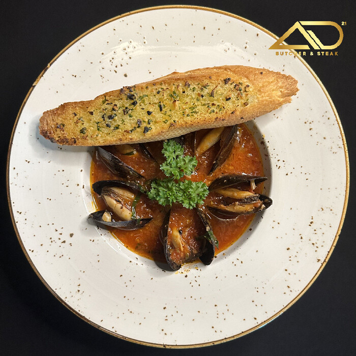 Blue Mussels Soup with Garlic Bread Blue Mussels Soup with Garlic Bread