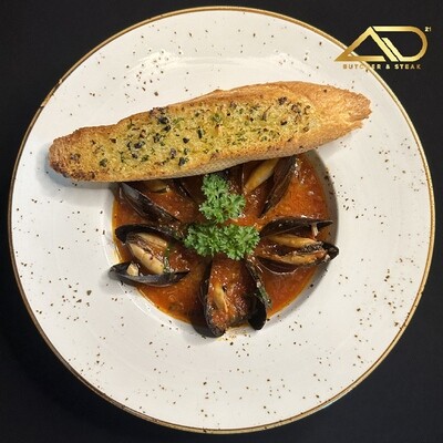 Blue Mussels Soup with Garlic Bread
