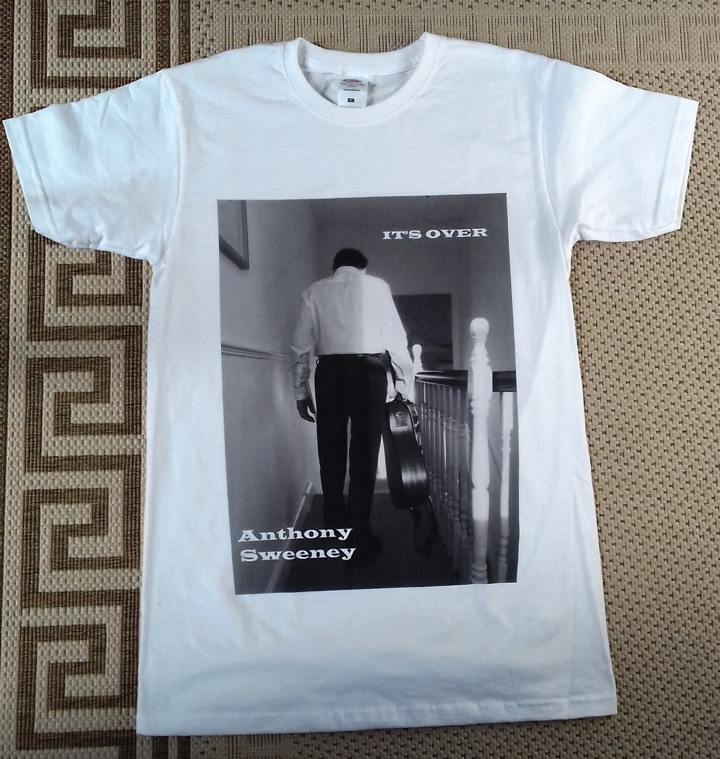 T-shirt It&#39;s Over