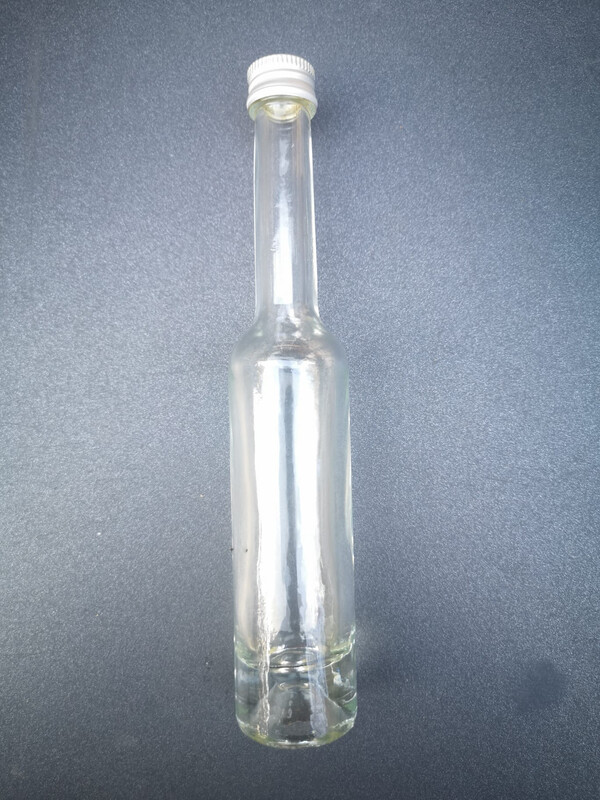 4cl Flasche gefüllt mit Schnaps nach Wahl