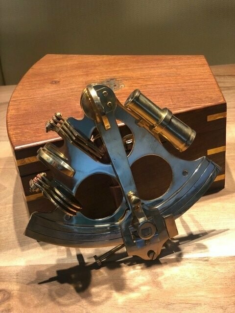 Sextante de latón de L: 20 cm