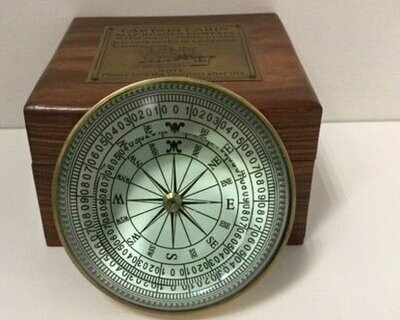 Brújula en caja de madera Brújula en caja de madera