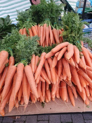 Carrots chemical and fertiliser free per bunch New Season Irish 