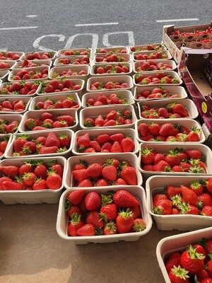 Strawberries 2 for €9 