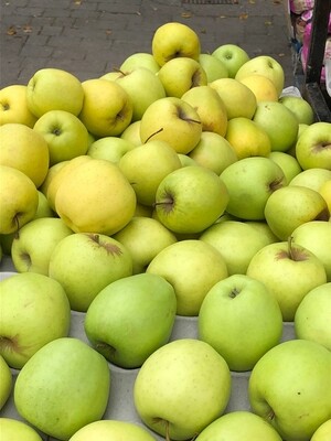 Golden delicious apples 7 for €2