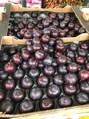 Plums large 5 for €2
