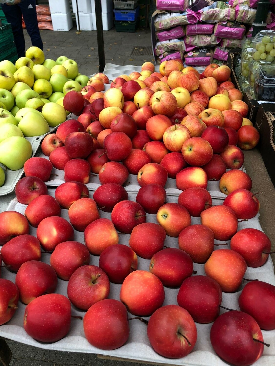 Large gala apples 7 for €2