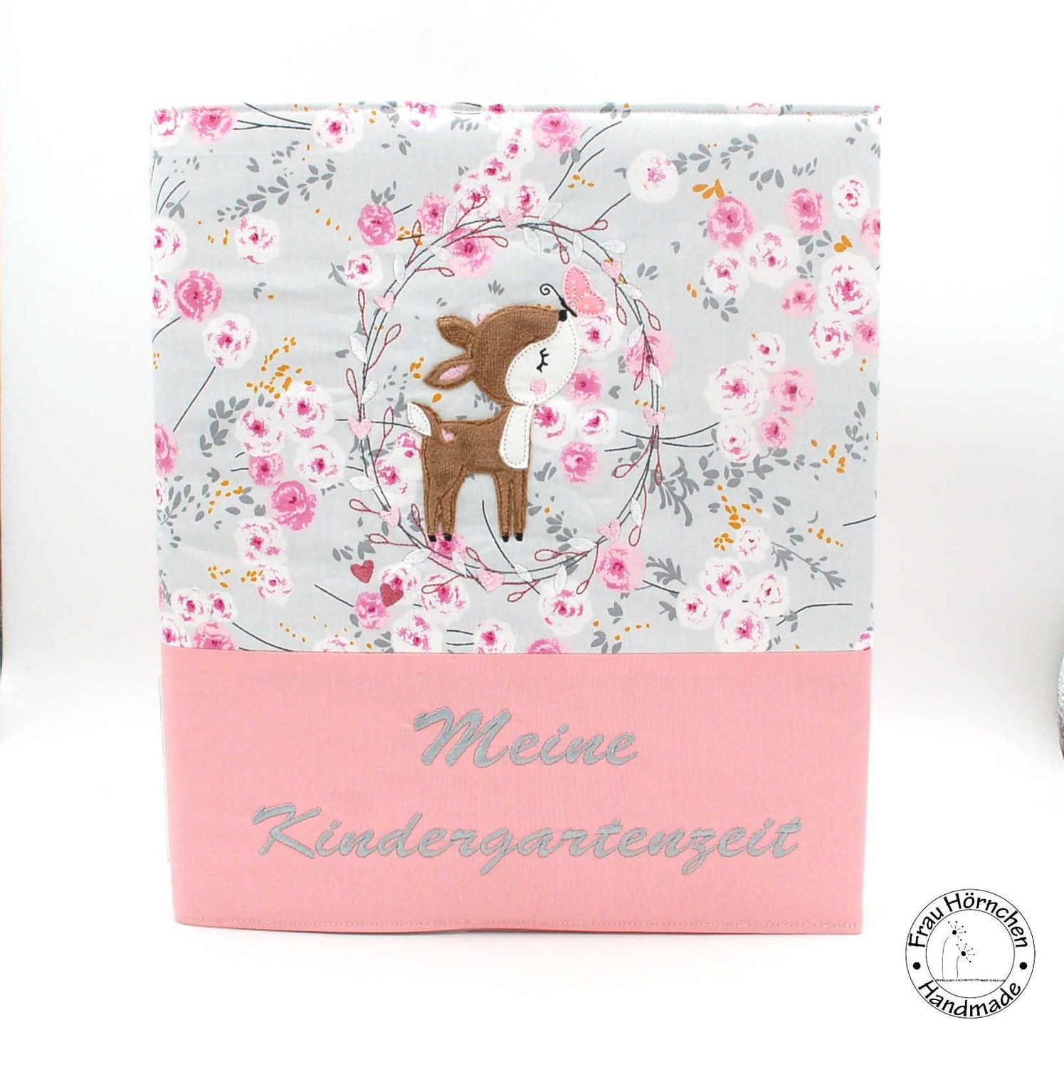 Reh im Blumenkranz