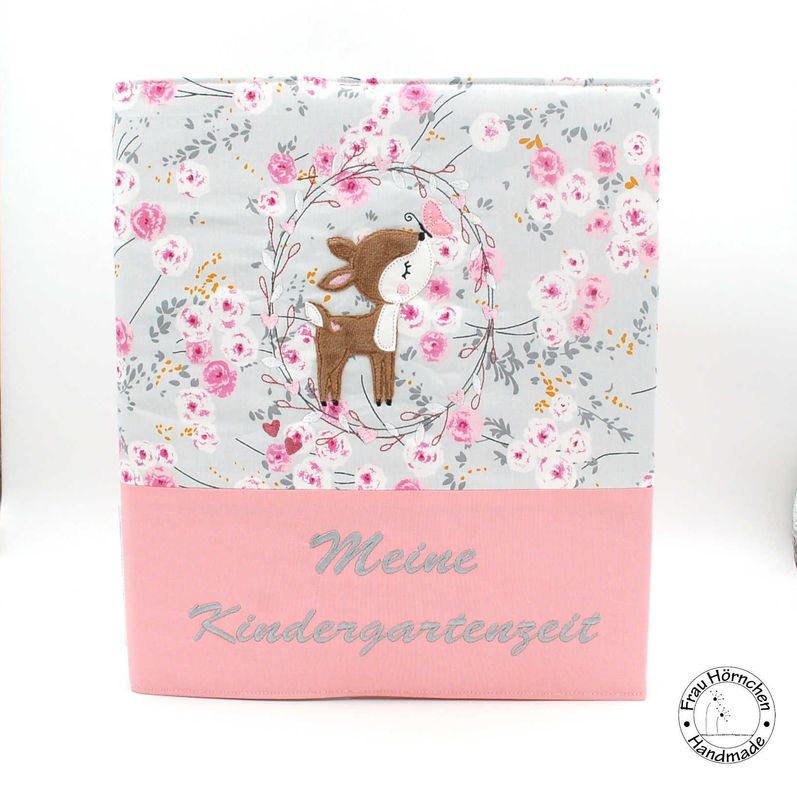 Reh im Blumenkranz