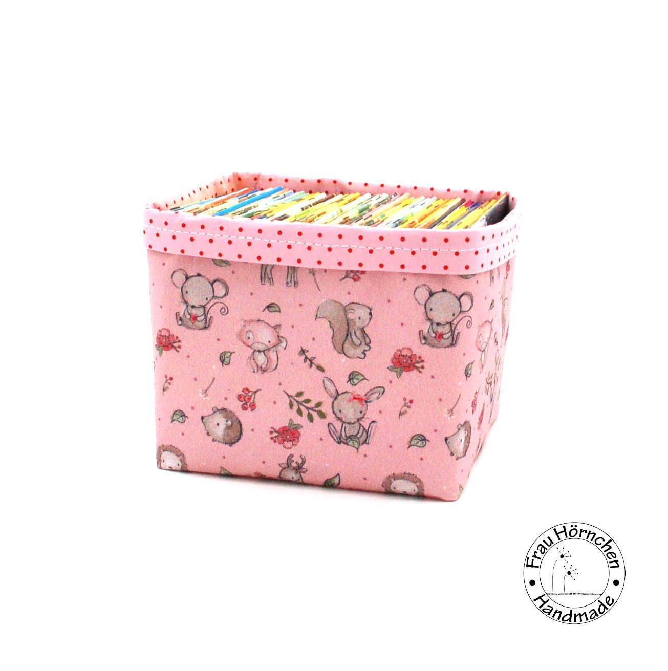 Niedliche Waldtiere auf pink