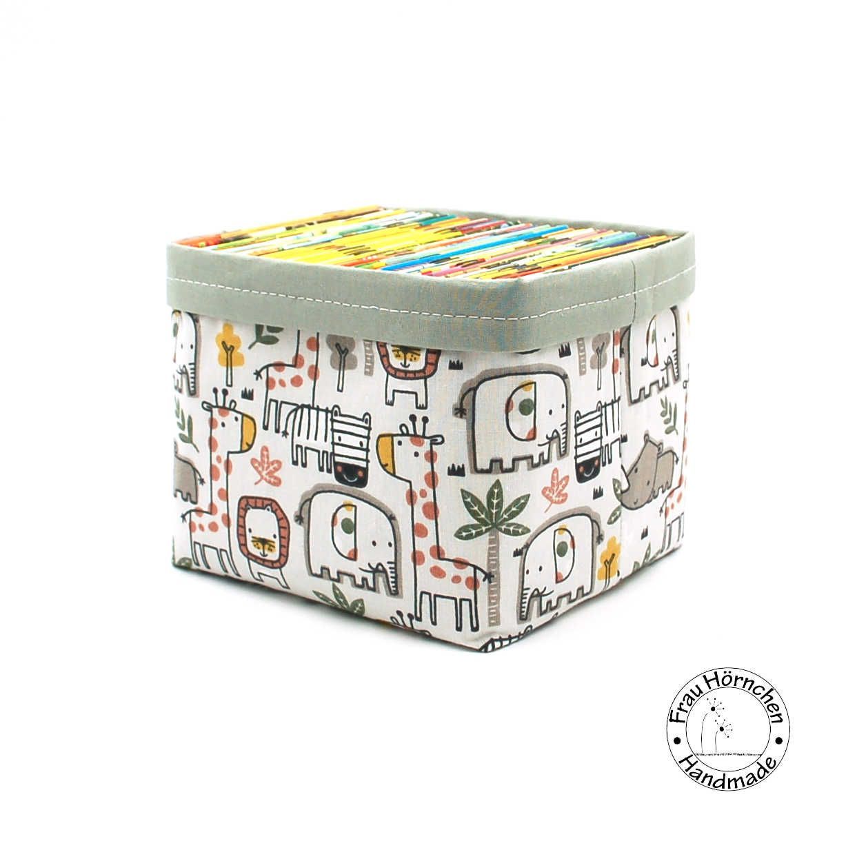 Safaritiere auf Off White