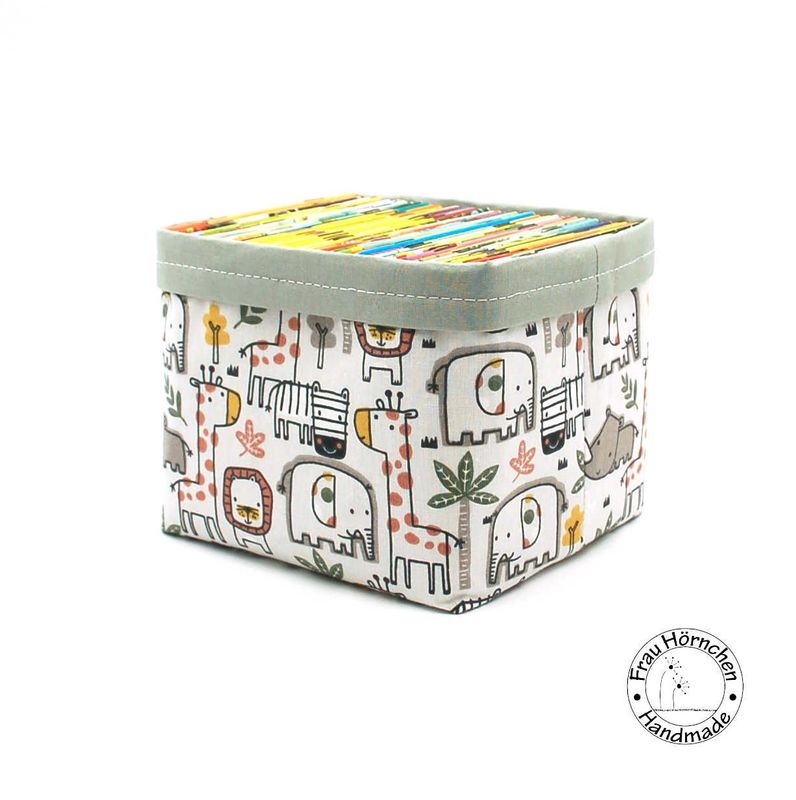 Safaritiere auf Off White