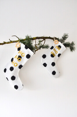 Handgemachte Weihnachtsstiefel schwarze Punkte