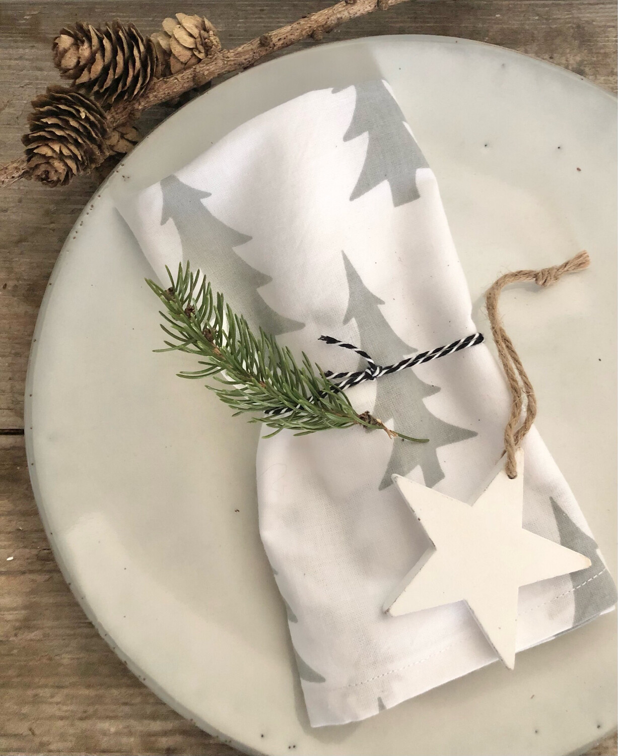 Stoffservietten 2er Set, “Graue Tannenbäumchen”