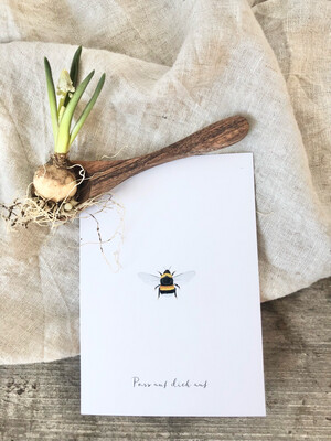 Postkarte Biene “Pass’ auf Dich auf”