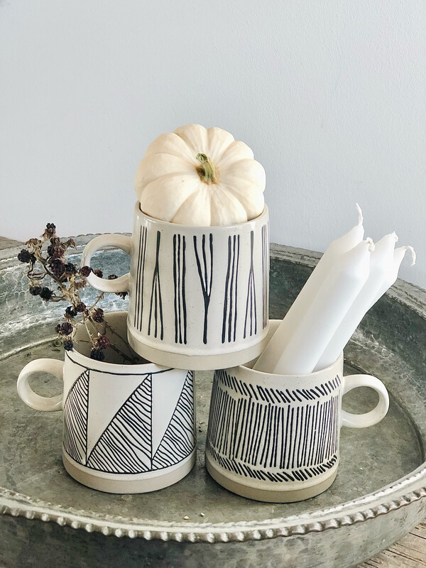 Steingut Tasse von Bloomingville Muster Steingut Tasse von Bloomingville Muster