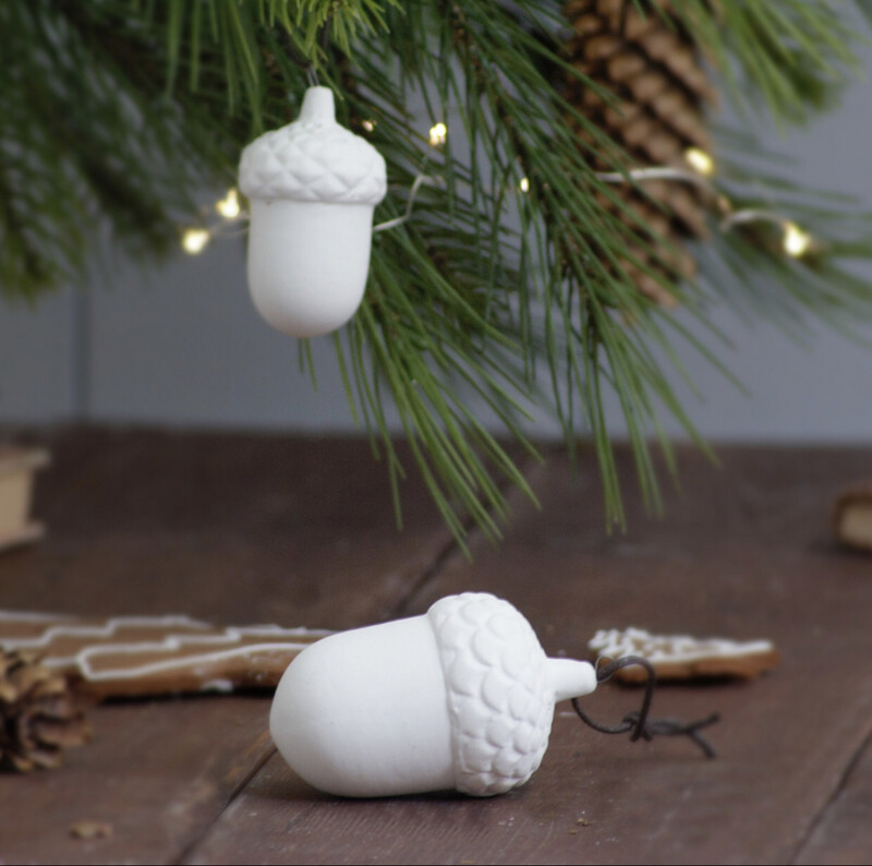 Weihnachtsanhänger „Eichel“ aus Porzellan, gross Weihnachtsanhänger „Eichel“ aus Porzellan, gross