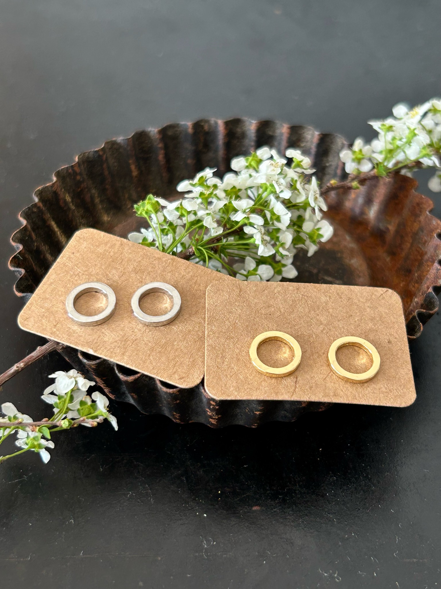 Runde Ohrstecker Ohrringe, vergoldet oder platiniert