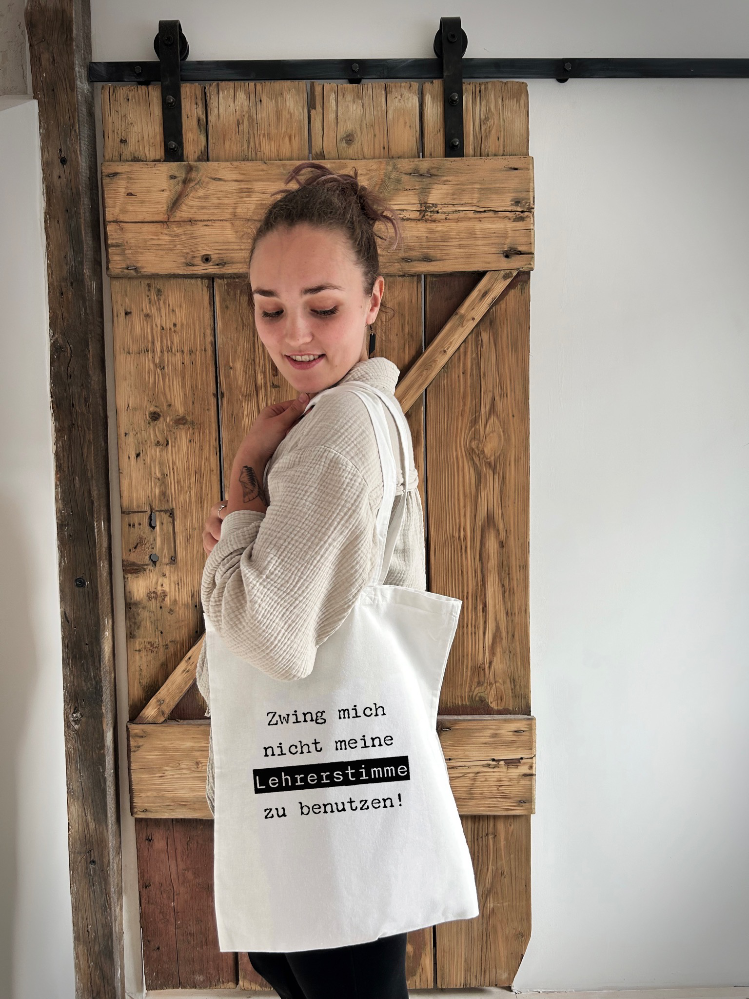 Jutebeutel “Zwing’ mich nicht meine Lehrerstimme zu benutzen” in schwarz und weiss