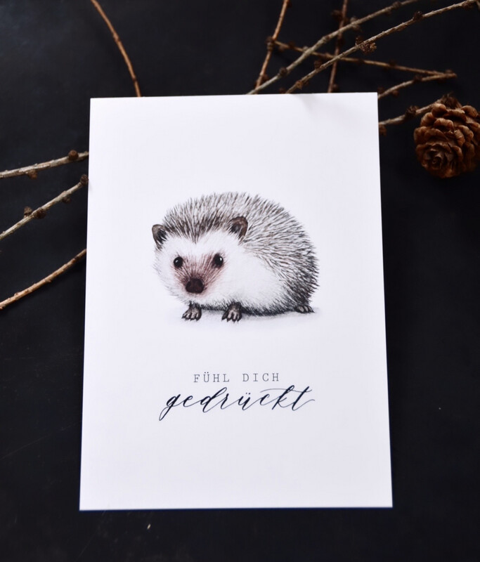 Postkarte “Fühl Dich gedrückt” von Frollein Lücke Postkarte “Fühl Dich gedrückt” von Frollein Lücke