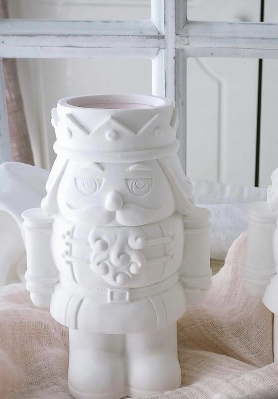 Kerzenhalter „Nussknacker“ aus Raysin Kerzenhalter „Nussknacker“ aus Raysin