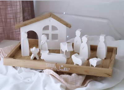 12-teilige Krippe aus Raysin mit Holzbrett 12-teilige Krippe aus Raysin mit Holzbrett