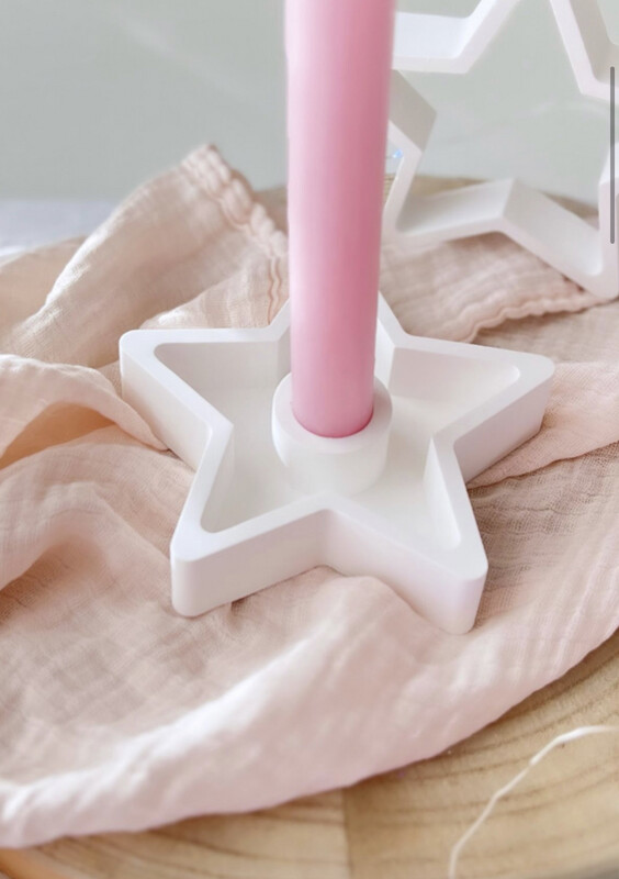 Weihnachtliche Kerzenhalter „Stern“ aus Raysin Weihnachtliche Kerzenhalter „Stern“ aus Raysin
