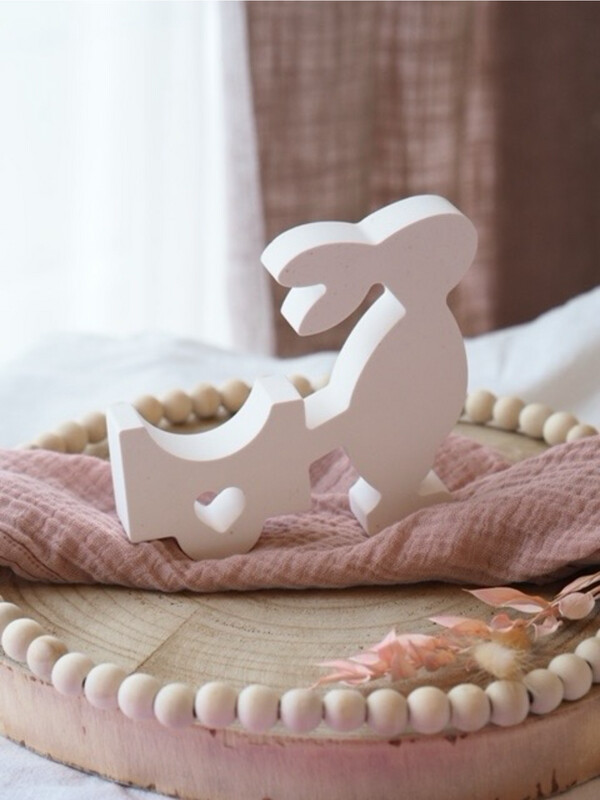 Grosser Hase mit Schubkarre aus Raysin