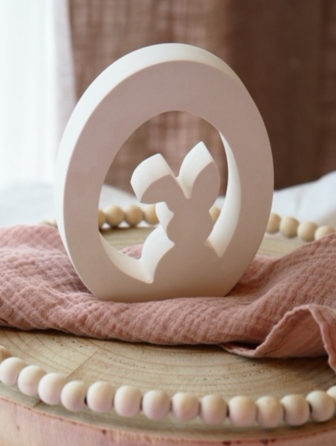 Großes Osterei mit Hasensilhouette aus Raysin