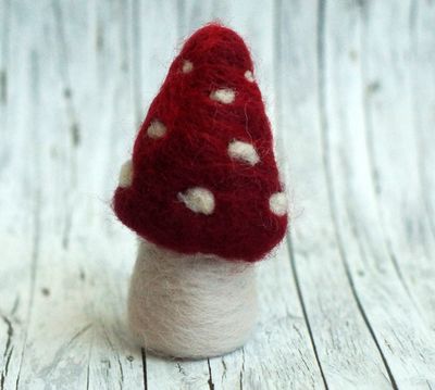 Handgemachter Pilz aus Schafwolle