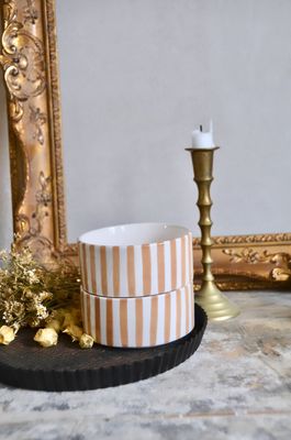 Handgemachte Streifenschale aus Keramik, in beige Handgemachte Streifenschale aus Keramik, in beige