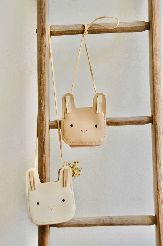Umhängetäschlein „Häschen“ in weiss und beige Umhängetäschlein „Häschen“ in weiss und beige