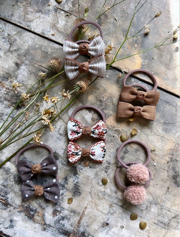 Hübsche skandinavische Zopfgummis im 2er Set, verschiedene Designs Hübsche skandinavische Zopfgummis im 2er Set, verschiedene Designs