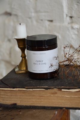 Handgemachte Duftkerze „Amber“, aus Naturwachs und naturreinen Ölen Handgemachte Duftkerze „Amber“, aus Naturwachs und naturreinen Ölen