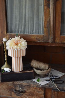 Kleine handgemachte Streifenschale, in beige Kleine handgemachte Streifenschale, in beige