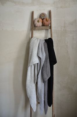 Dreieckstuch Kuschelschal für den Herbst, in verschiedenen Grautönen