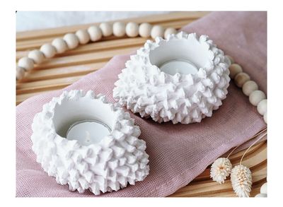 Weihnachtlicher Kerzenhalter „Zapfen“ aus Raysin Weihnachtlicher Kerzenhalter „Zapfen“ aus Raysin