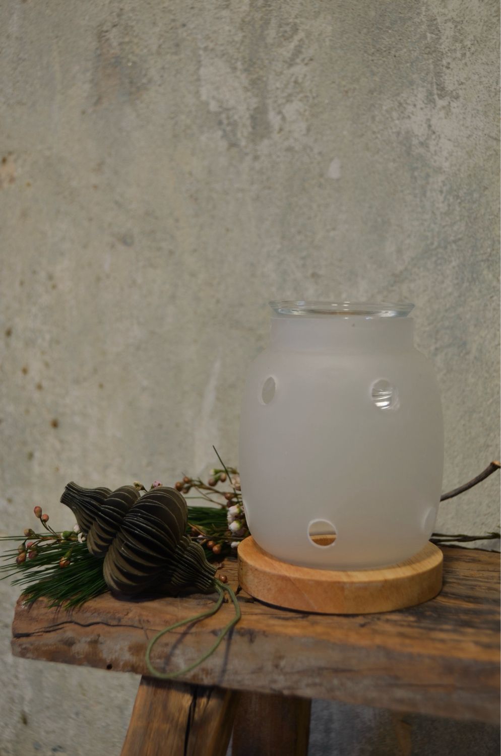 Duftlampe “Häuschen” aus Glas und Holz