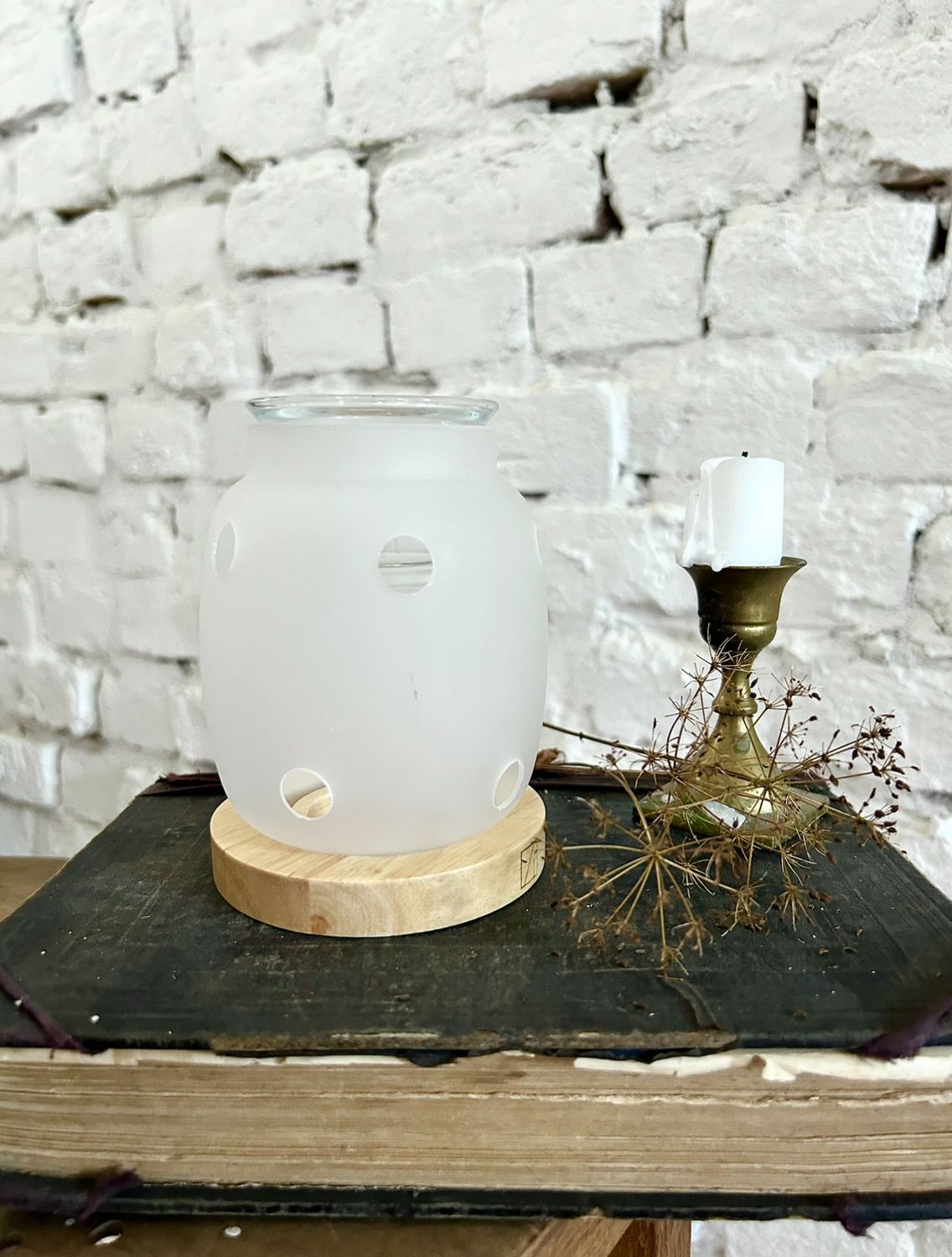 Duftlampe “Häuschen” aus Glas und Holz