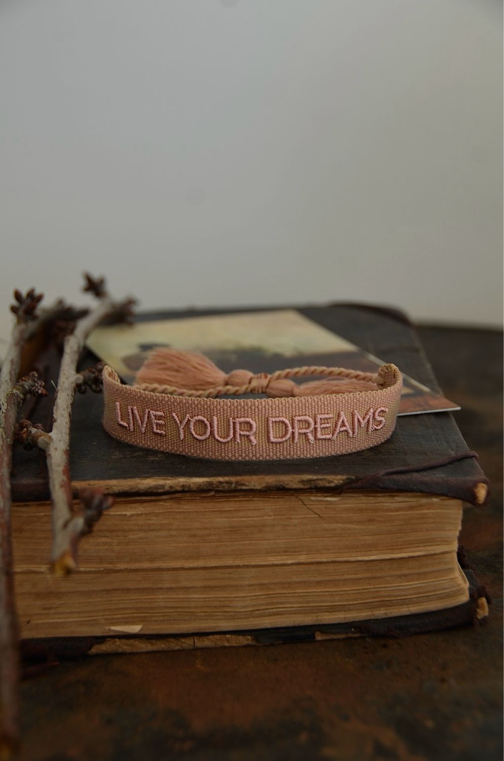“Live your dreams” gewebtes Armband in Altrosa