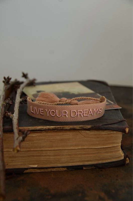 “Live your dreams” gewebtes Armband in Altrosa “Live your dreams” gewebtes Armband in Altrosa