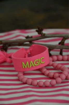 Perlenarmband in verschiedenen Farben Perlenarmband in verschiedenen Farben