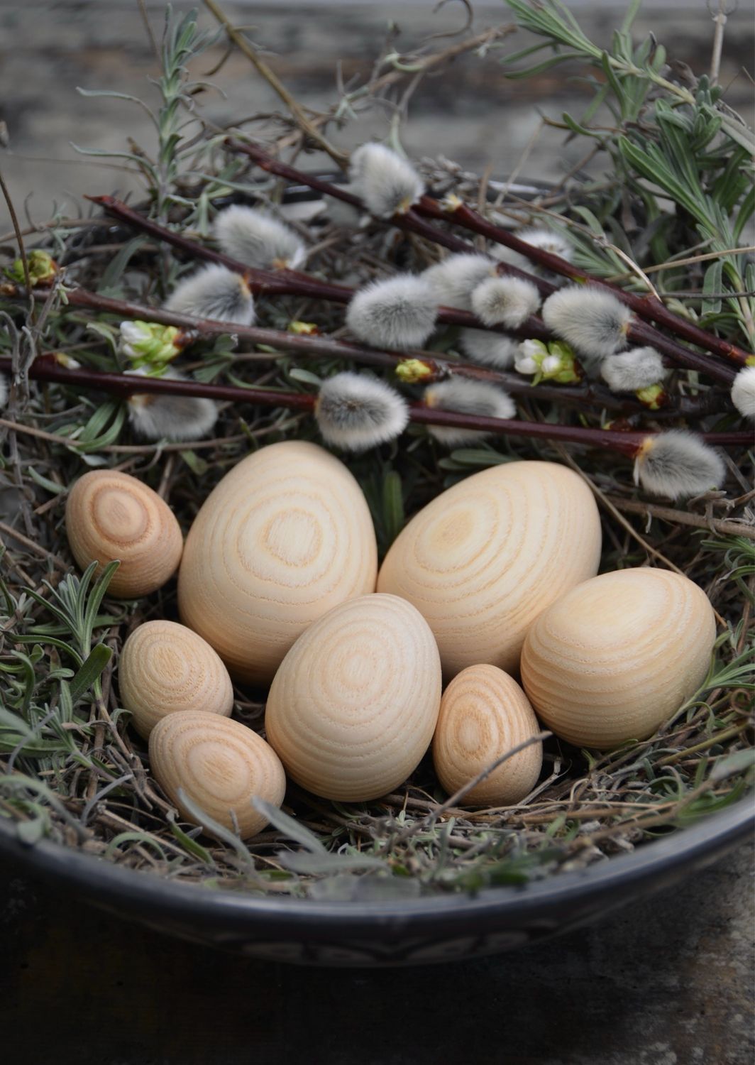 Handgefertigte Holzeier in Esche