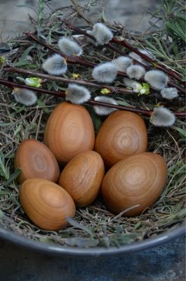 Handgefertigte Holzeier in Kirsche dunkel