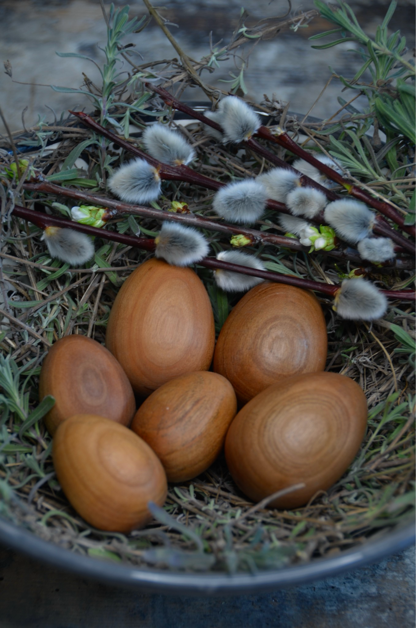 Handgefertigte Holzeier in Kirsche dunkel